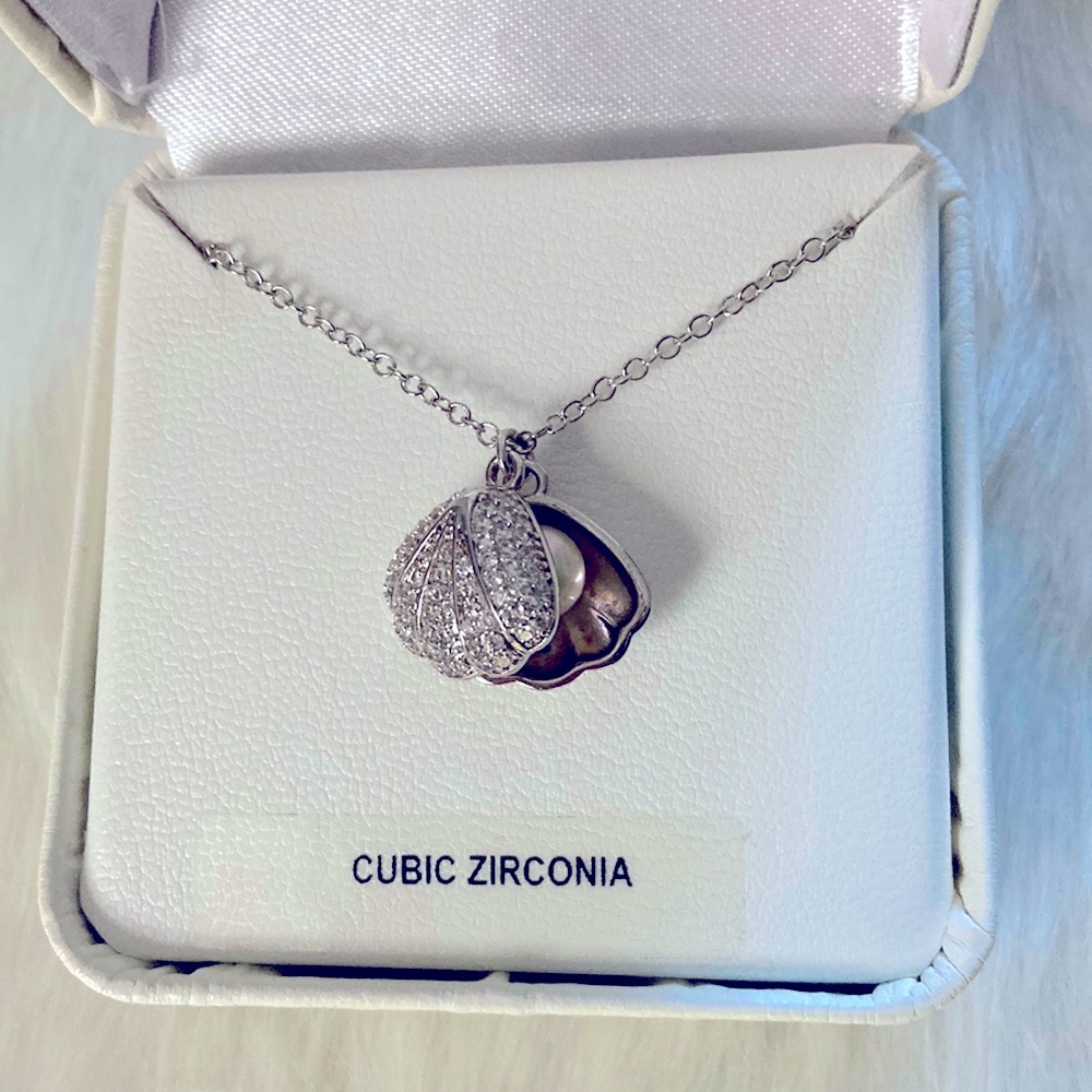 Silver Clam Pearl Pendant with Gift Box